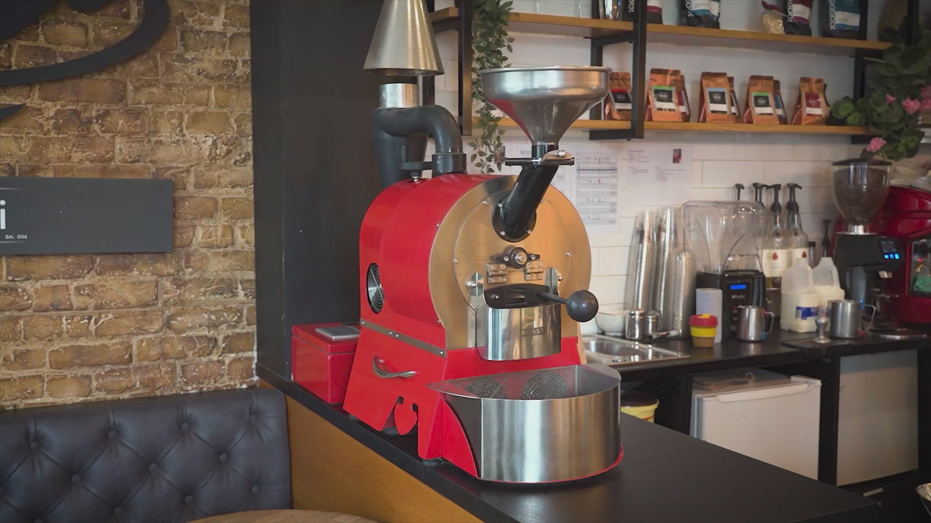 dnisi-coffee-company-a-scottish-coffee-house-brand